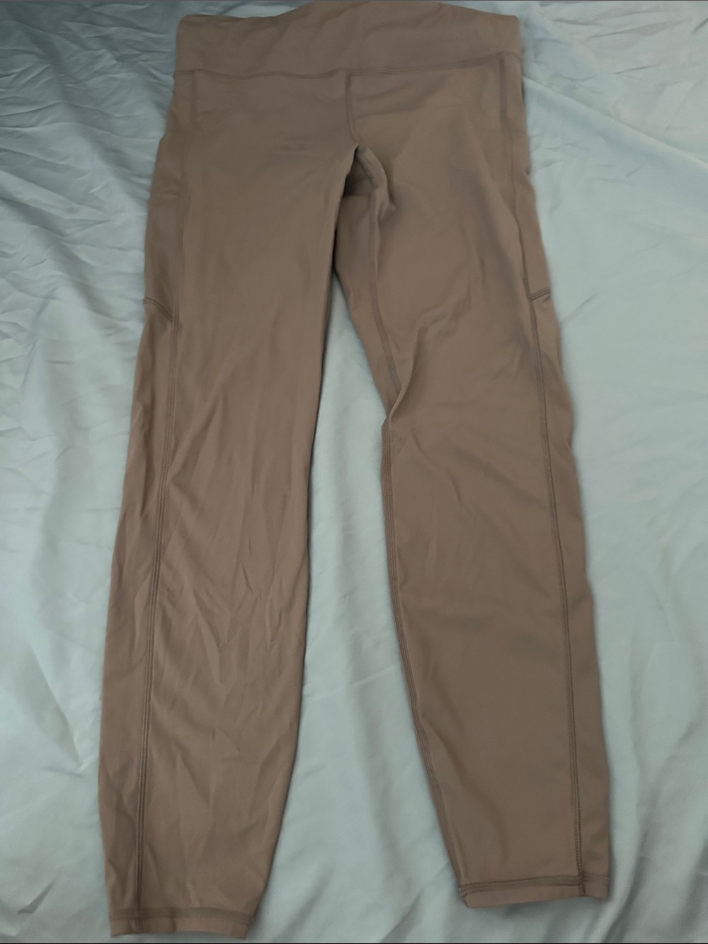 Vuori Women's Stride Performance Pocket Leggings in Taupe VW429